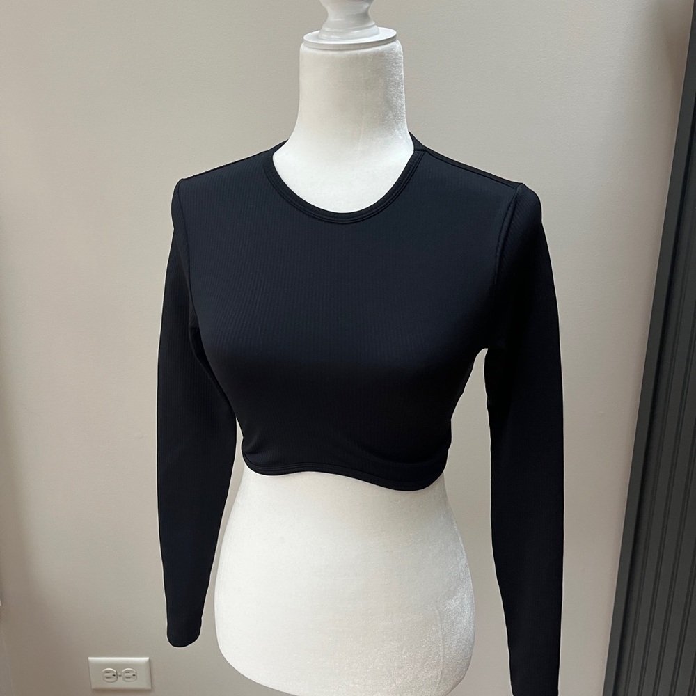 Black Women’s Long Sleeve Crop Top
